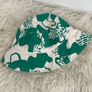 BRAND NEW L.L. Bean x Erin Flett Green and Cream Canvas Bucket Hat